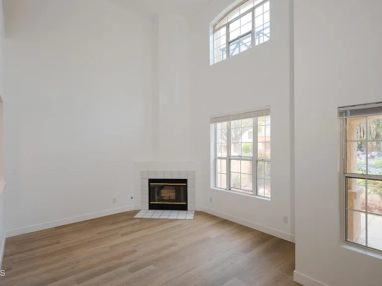 1311 Oyster Pl — Photo 6