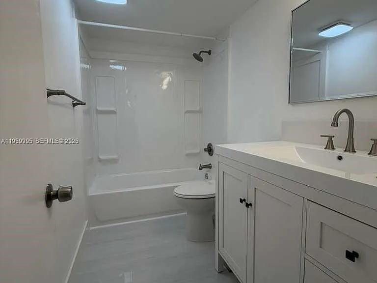 301 SE 3rd St #109 — Photo 2