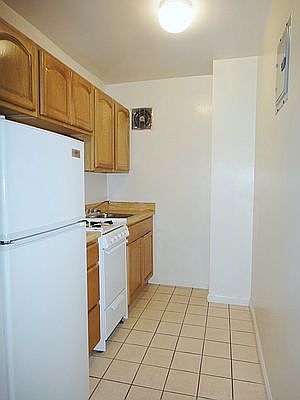 5th image of 59 W 69th St APT 2r
