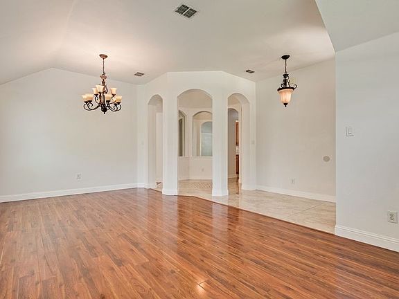 5th image of 2311 Forest Park Cir
