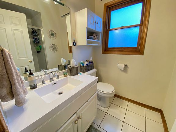 5th image of 1351 N Wolcott Ave #3