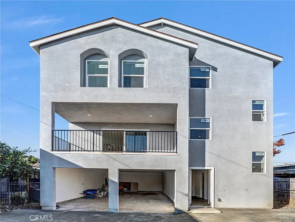 4 bed, 2273 sqft, $5,500 — Photo 1