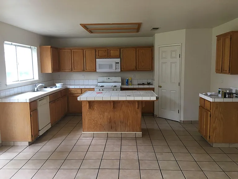 1981 Gordon Verner Cir — Photo 5