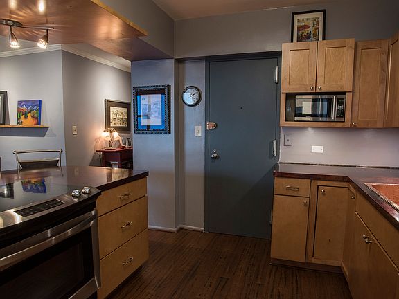 5th image of 3150 N Lake Shore Dr APT 15E