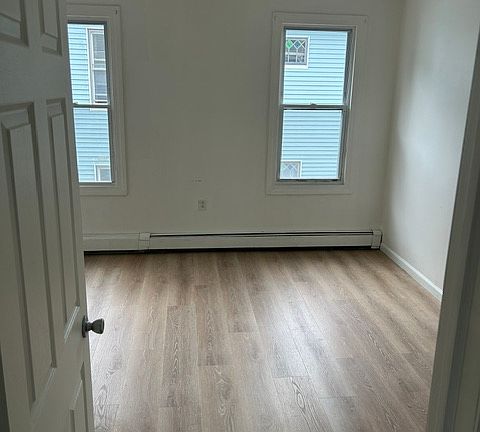 3rd image of 41 Rocky Hill Ave APT 3