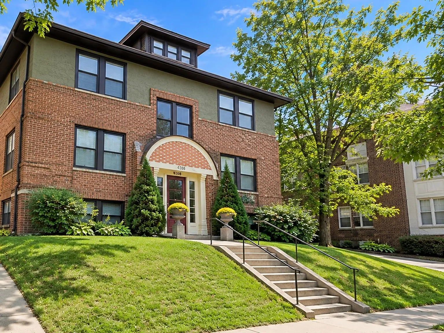 Goodrich Ave Apartments | Historic Charm & Spacious Living — Photo 4