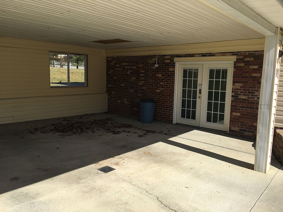 1st image of 205 Lakeside Dr