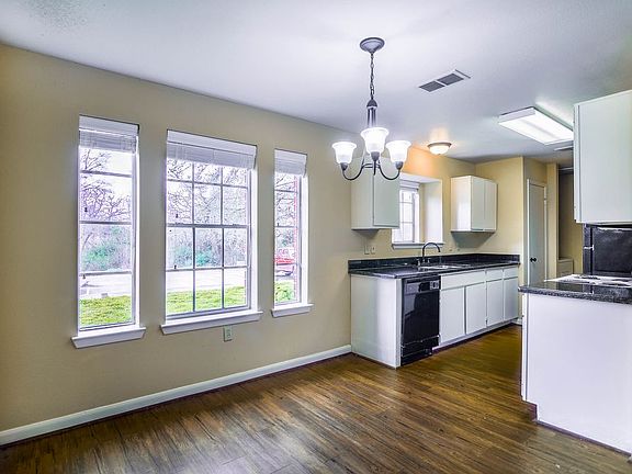 2nd image of 701 Balcones Dr APT 34