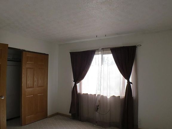 5th image of 18 Greentree Cir