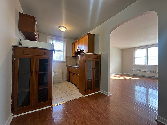 3rd image of 6536 Crescentville Rd Floor 2