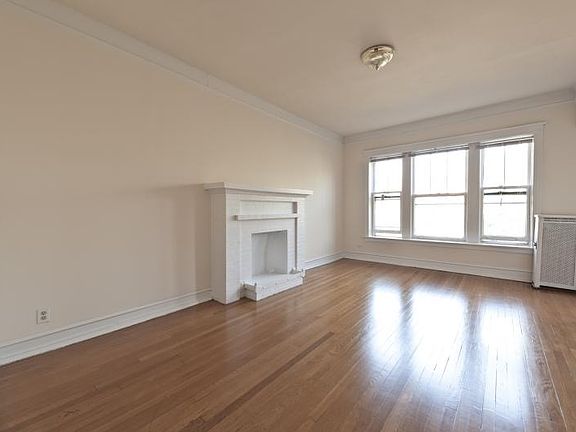 3rd image of 663 W Buckingham Pl APT 3