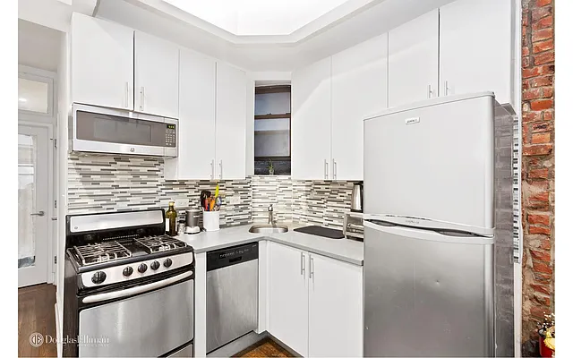 Rented by Douglas Elliman | media 17