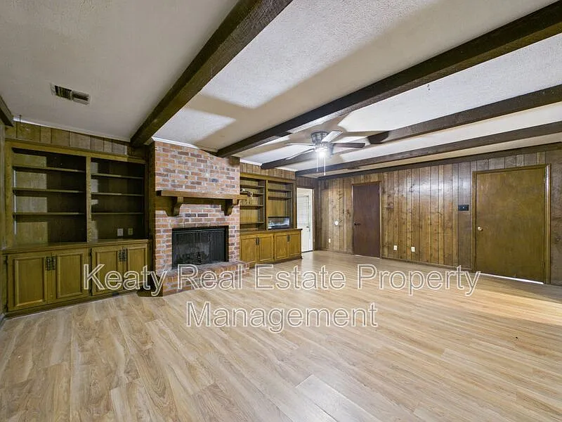 4 bed, 3.0 bath, 2600 sqft, $1,950 — Photo 3