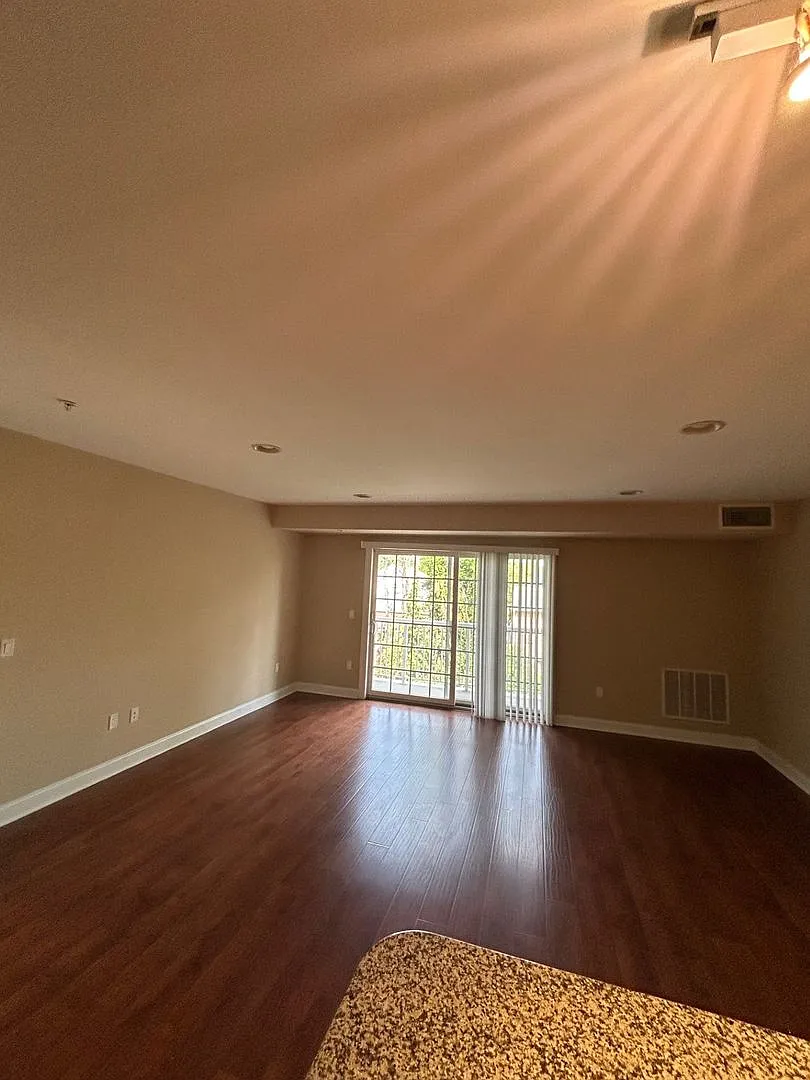 106 Terrace Ave — Photo 1