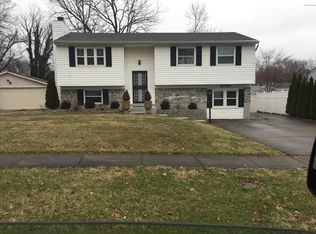 4725 Lunenburg Dr, Worthington Hills, KY 40245
