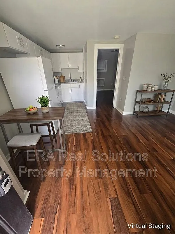 1 bed, 1.0 bath, 450 sqft, $825 — Photo 2