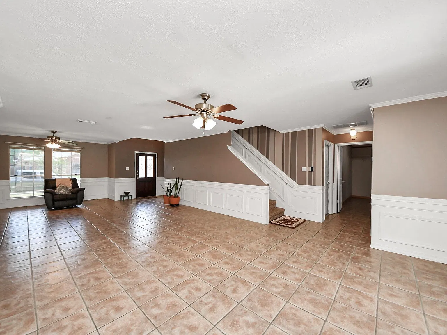 4 bed, 4.0 bath, 2592 sqft, $2,950 — Photo 3