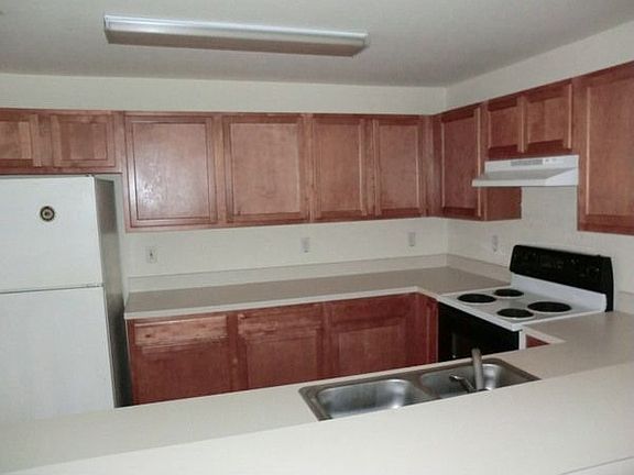 4th image of 304/306 Leeland Heights Blvd E