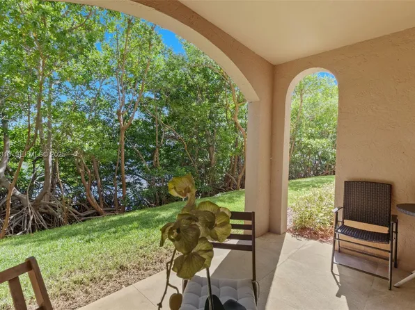 19999 E Country Club Dr, Aventura, FL 33180