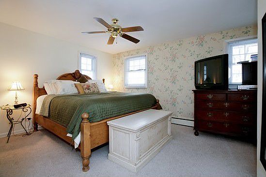 5th image of 251 Richmond Ave