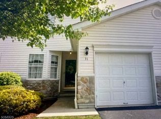 31 Lakeview Dr #2010, Hamburg, NJ 07419