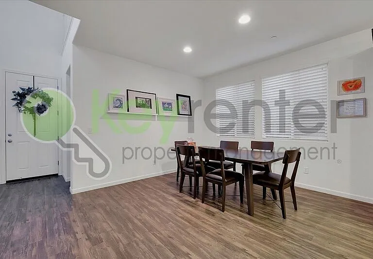 1374 Larkspur Dr — Photo 5