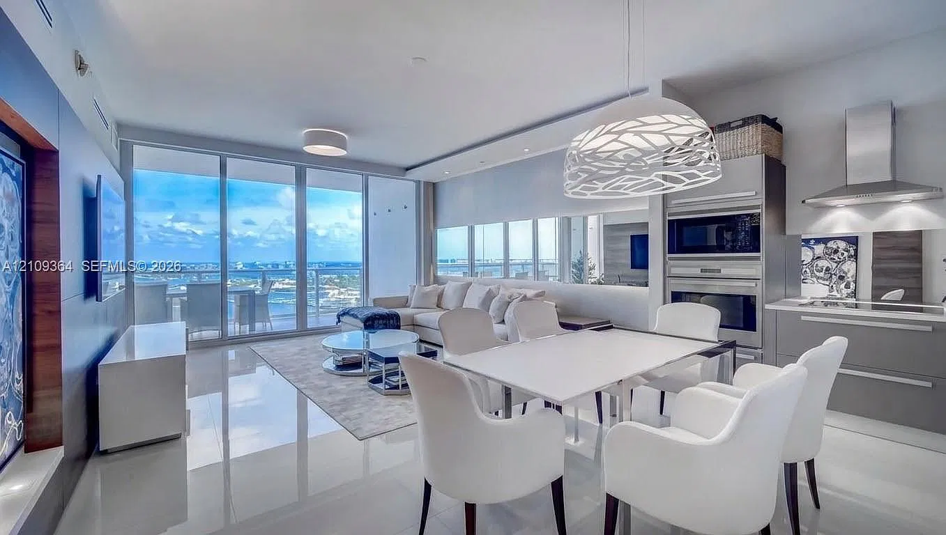 Paramount Bay Condo — Photo 4