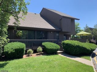 64 Kingsberry Dr, Somerset, NJ 08873