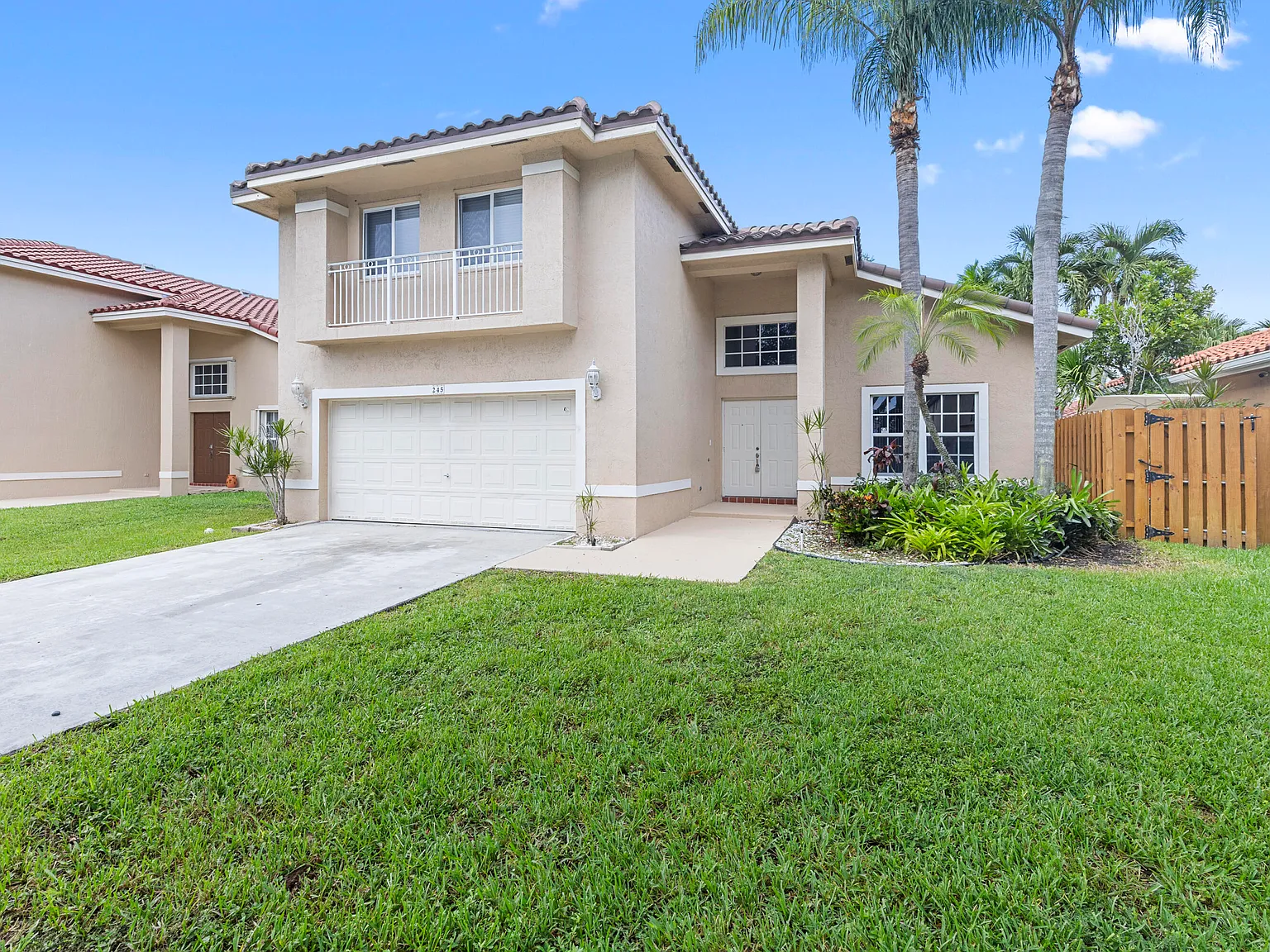 4 bed, 2.5 bath, 2534 sqft, $4,625 — Photo 2