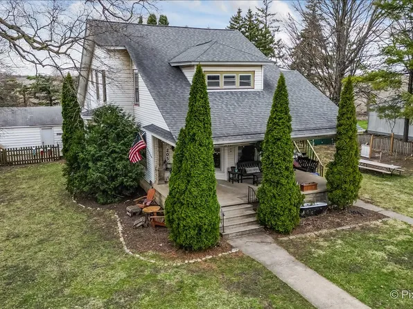 205 N Pine St, Waterman, IL 60556