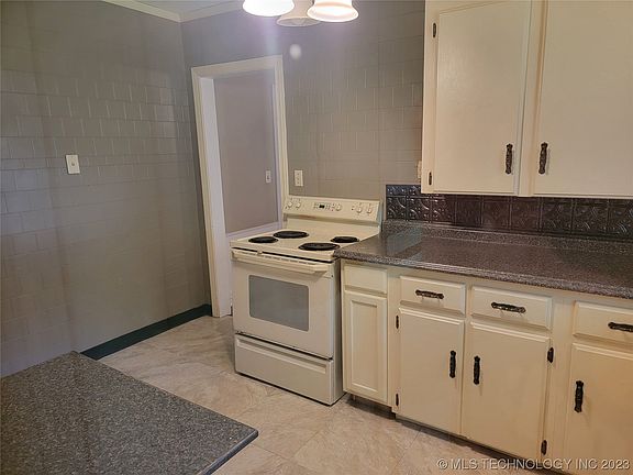 5th image of 1516 S Jamestown Ave