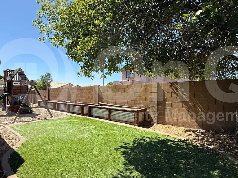 3242 E Bonanza Rd — Photo 18