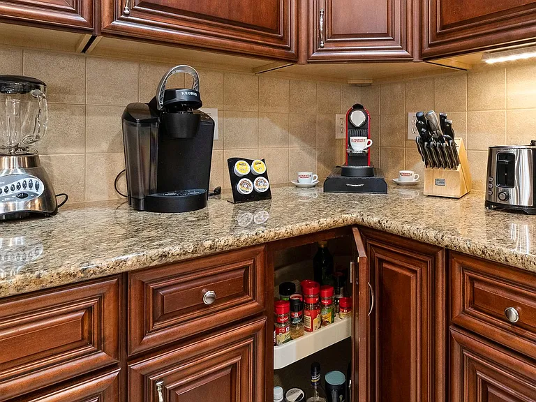 10400 Rosegate Ct #201 — Photo 11