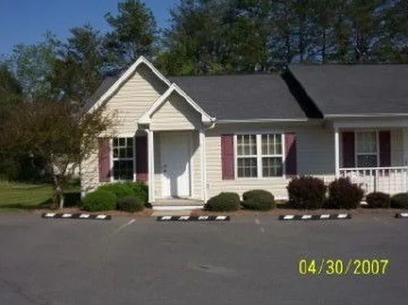 222 Summit Ct, Walnut Cove, NC 27052