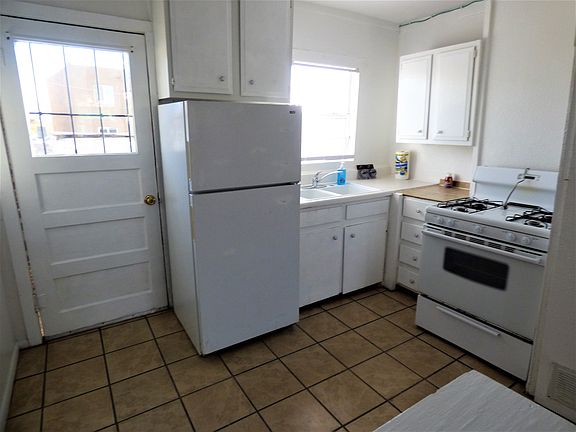 4th image of 825 Parkview Dr APT 5