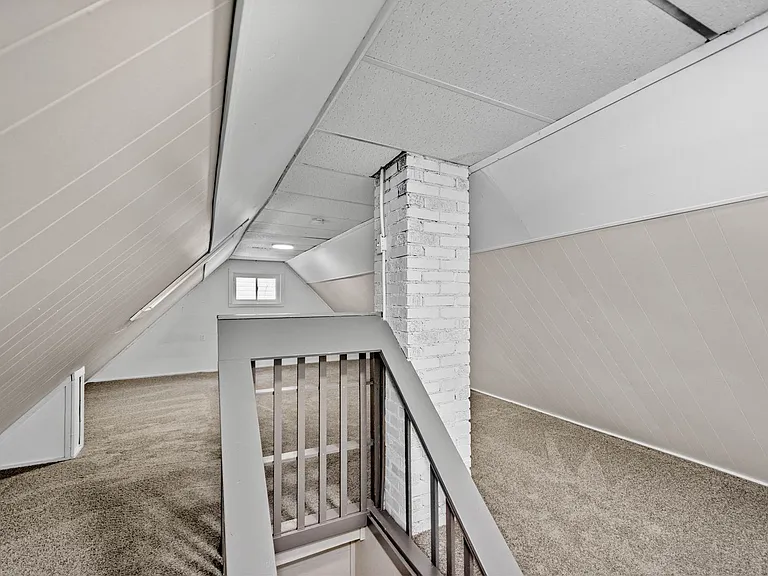 361 Vine St — Photo 17