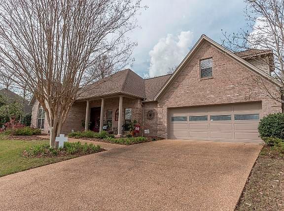 2nd image of 104 Huntington Dr
