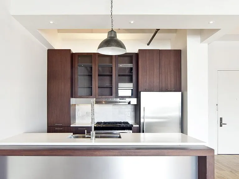 139 N 10th St #4G — Photo 2