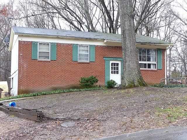 1st image of 2261 Deerwood Rd