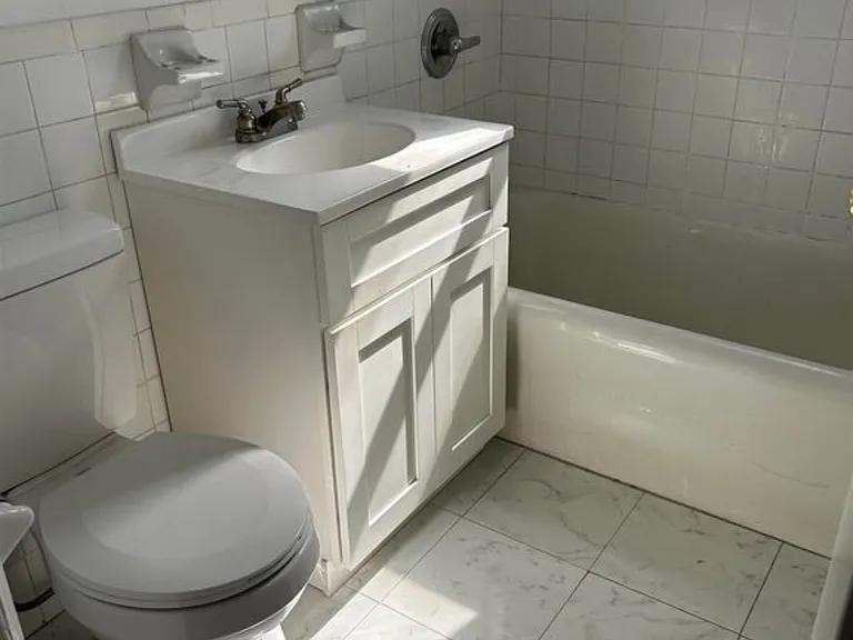 821 Bergen Ave #D — Photo 4