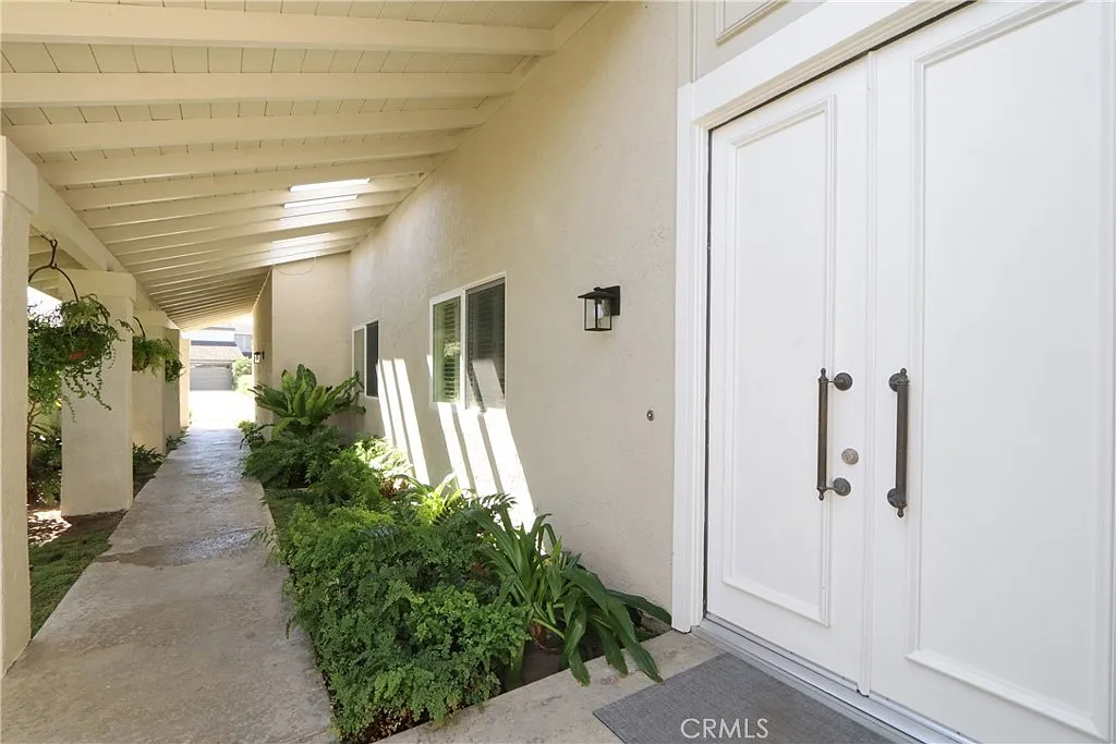 3 bed, 2241 sqft, $10,000 — Photo 2