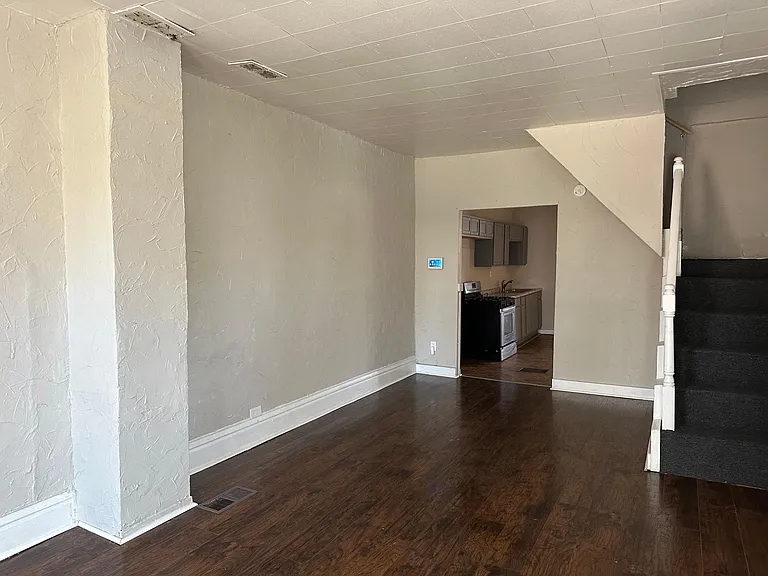 2210 Lee Ave — Photo 4