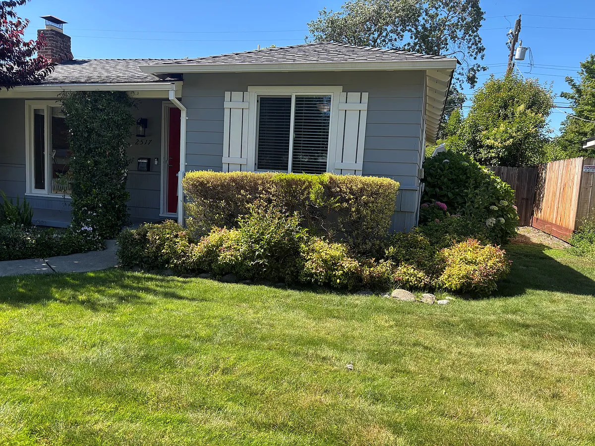 Building Photo - 2517 Midway Dr
