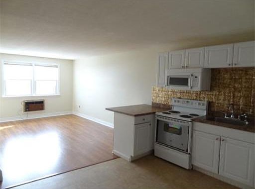 4th image of 10 Danbury Dr APT 15