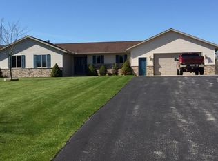 13980 Circle Dr, Mishicot, WI 54228