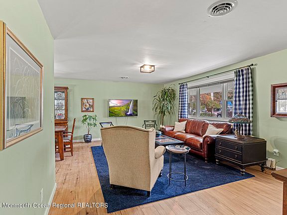 4th image of 1832 2nd Avenue