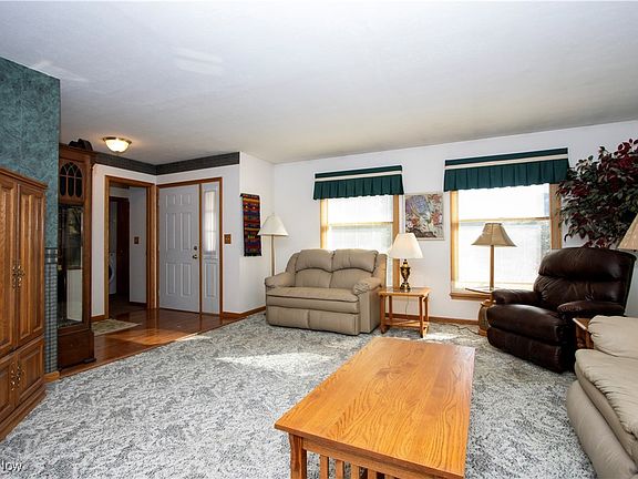 3rd image of 25 Gloria Ave