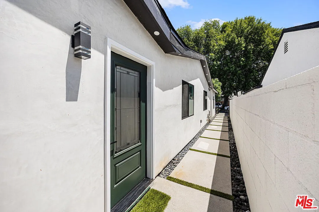 2 bed, 710 sqft, $2,650 — Photo 3