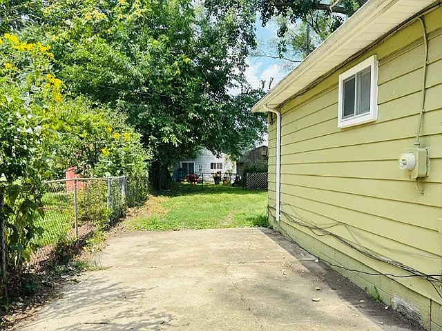 779 Spencer St — Photo 13