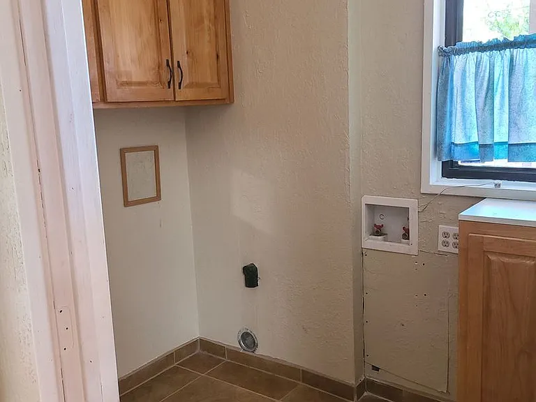 1037 Indiana St SE — Photo 9